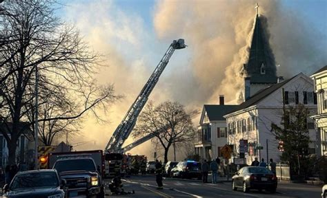 Estados Unidos incendio provoca daños en antigua iglesia cristiana