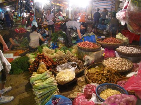 Long Bien Night Market in Hanoi - Experience elegant Hanoi | Hanoi ...