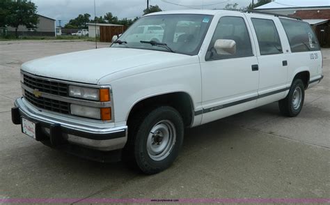 1993 Chevrolet Suburban C1500 Suv In Hill City Ks Item Ax9731 Sold Purple Wave