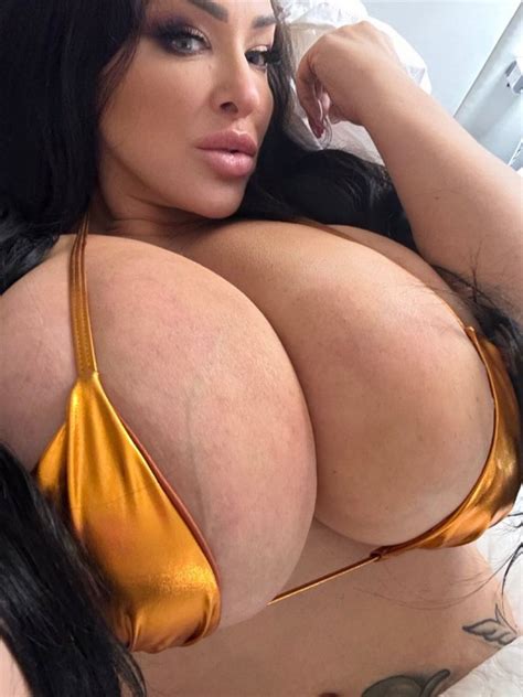 The Huge Boob Hound On Twitter Her Boobs Are Absolutely Amazing In