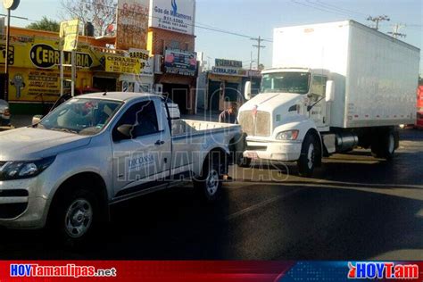 Hoy Tamaulipas Invade Carril Y Provoca Que Lo Choquen En Matamoros