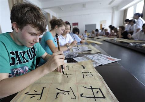 German Students Learn Chinese Calligraphy 2 Cn