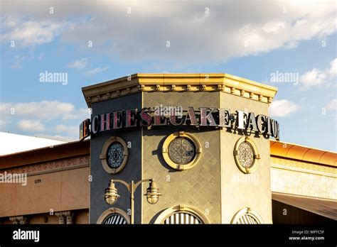 Cheesecake Factory Exterior Hi Res Stock Photography And Images Alamy