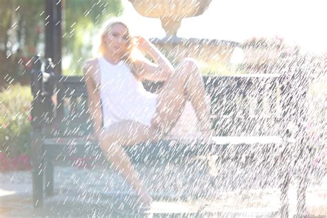 Big Booty Blonde Sluty AJ Applegate Porn Pic