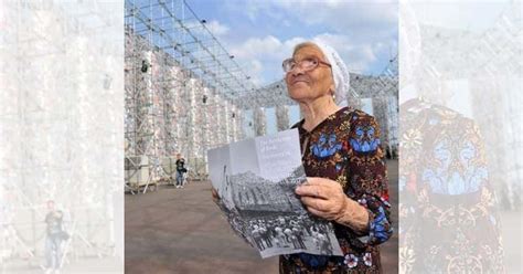 Adventurous 90 Year Old Grandma Traveled Around The World On Her Own