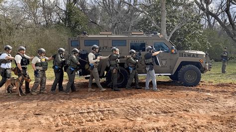 Baldwin Co Sheriff S Office Trains With SWAT Vehicle