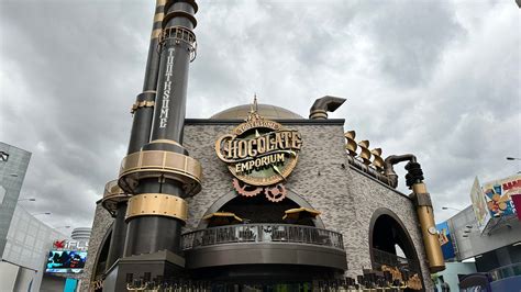 Universal's All-Chocolate Restaurant Is a Steampunk Sugar Bomb