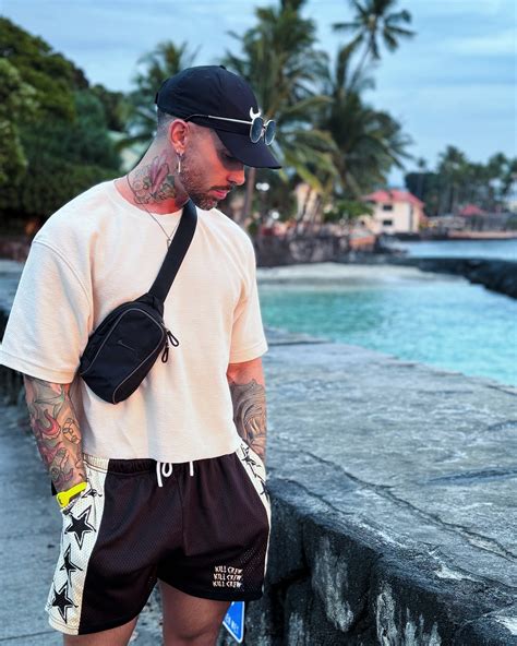 Kameron Michaels | sunsets friends and smiles 🌅🦀😁 | Instagram