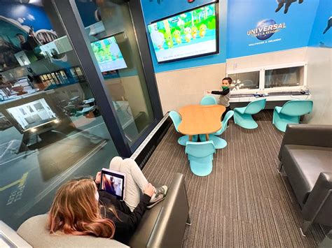 Admirals Club at Boston Logan International Airport [Review]