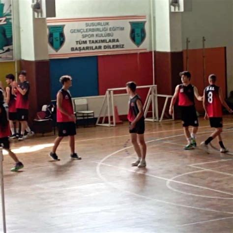 Okul erkek voleybol takımımız ilk maçında Susurluk Anadolu Lisesi