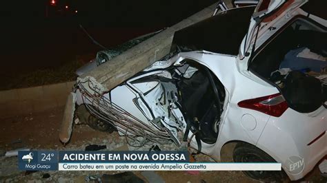 Carro Atinge Poste Em Avenida De Nova Odessa E Dois Ficam Feridos