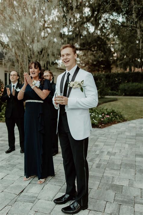 Bride Chops Off Her Hair Before Wedding Reception—Her Guests’ Reactions