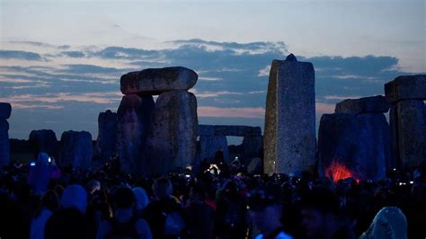 Bilder 36 000 Menschen Feiern Sonnenwende In Stonehenge