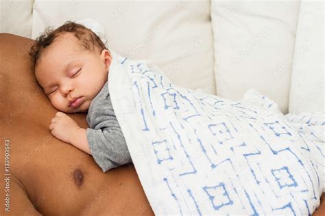 Baby Sleeping On Father S Chest Stock Foto Adobe Stock