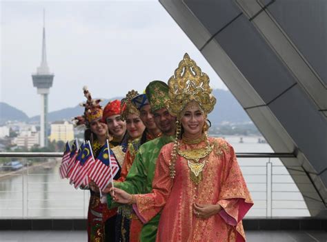 Hari Kebangsaan Norma Baharu Jangan Terperap Saja Di Rumah Jom Suntik