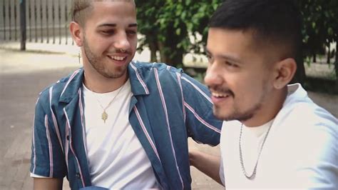 Pareja Gay Coqueteando Videos De Stock Gratis Coverr