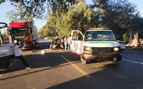 Choque Entre Tractocami N Y Camioneta Deja A Una Persona Sin Vida En