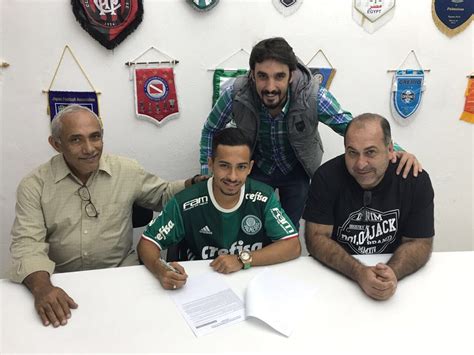 Palmeiras renova Alan Guimarães e Vitão promessas da base