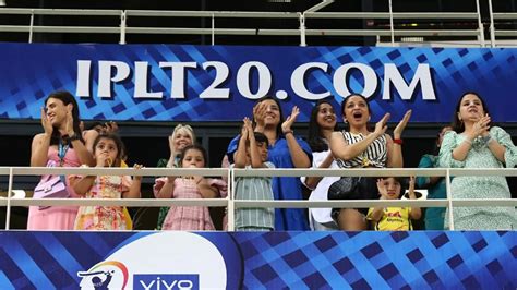 Ipl Ms Dhoni S Daughter Ziva Spotted Praying In Thriller As Csk