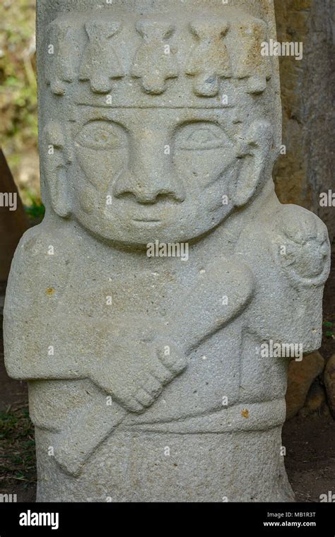 Antiguas Estatuas Precolombinas En San Agustin Colombia Parque