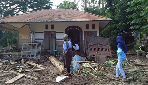 FOTO Kondisi Pulau Adonara Dan Lembata Usai Terjangan Banjir Bandang