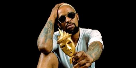 The Queen S Shaka Strikes A Pose With Naked Booty