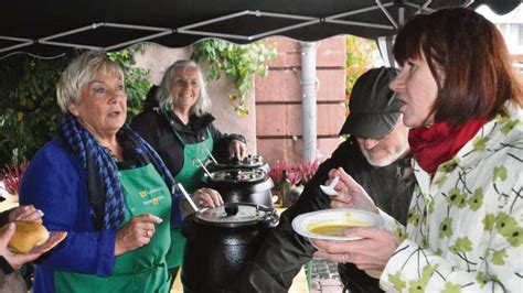 Hanau 20 Jahre Tafeln In Deutschland Suppenaktion Auf Dem Marktplatz