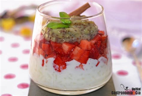 Arroz Con Leche Fresas Y Mermelada De Pl Tano Un Postre Sencillo Y