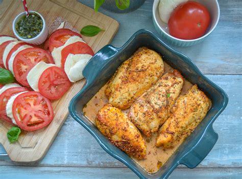 Saftige Hähnchenbrust im Ofen mit Tomate Mozzarella überbacken