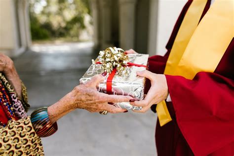 Rekomendasi Hampers Wisuda Murah Cocok Untuk Kado Spesial