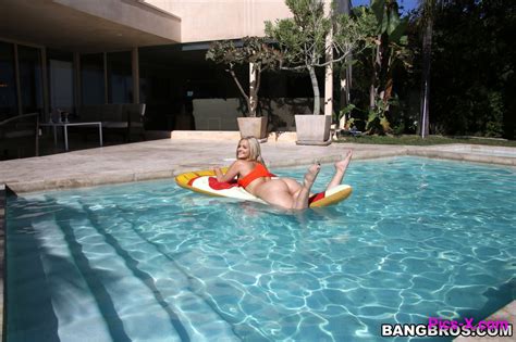 Alexis Texas Brings Her Ass For A Great Time Ass Parade Porn Pic