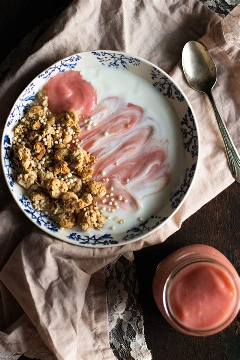 Compote De Pommes Rose Sans Sucre Avec La Pelure Libre De Manger