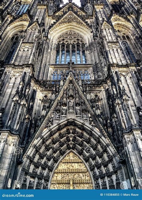 A Fachada Impressionante Da Catedral Na Gua De Col Nia Alemanha