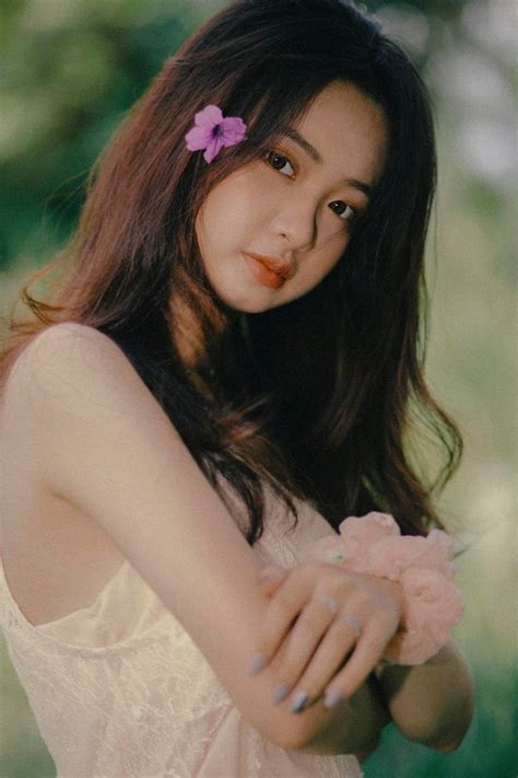 Hot girl phố núi khoe vẻ đẹp trong trẻo như sớm mai Báo Dân trí