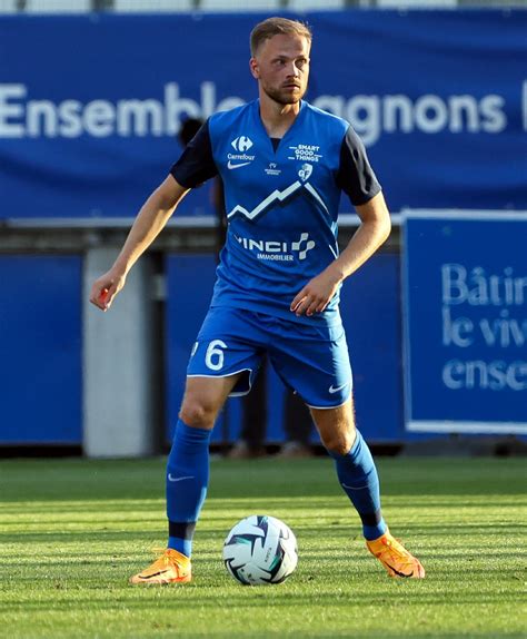 Football Ligue 2 Amine Sbaï intenable Gaëtan Paquiez dans le dur