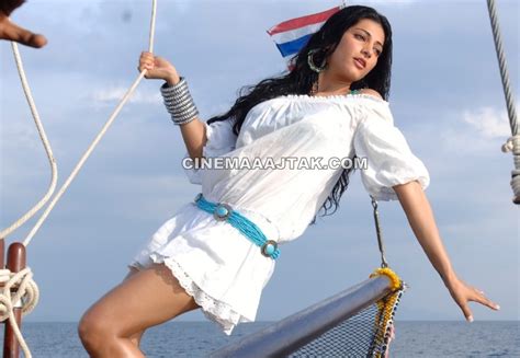 INDIAN ACTRESS Shruti Haasan Tamil Movie Aum Arivu Song Hot Milky Thunder Thighs Show