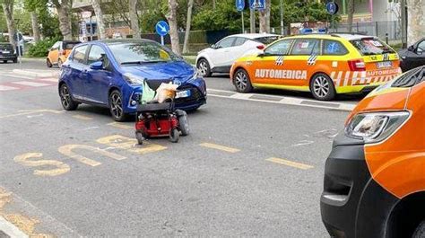 Rimini Disabile In Carrozzina Travolta E Uccisa Mentre Attraversa La