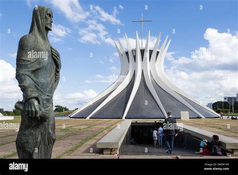 Detalle arquitectónico de la Catedral Metropolitana de Brasília