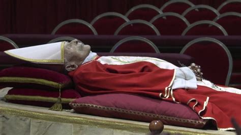 Pope Benedict Xvi Lying In State At The Vatican Begins