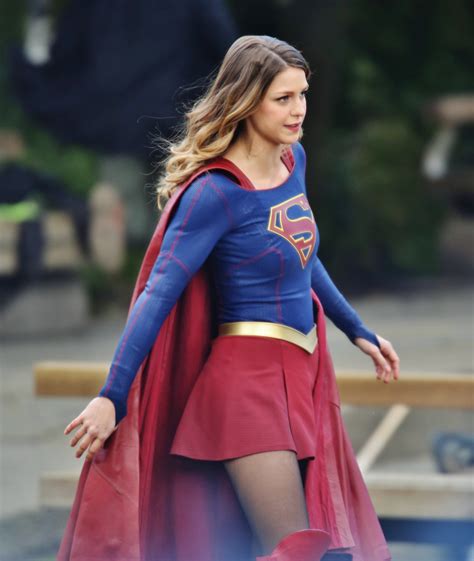 Supergirl ワーナー・dcの人気tvシリーズ「スーパーガール」シーズン2が、メリッサ・ブノワのカーラがエイリアンを朝メシ前に退治