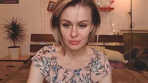 Miss Anna Naked Stripping On Cam For Live Sex Video Chat Inthecrack