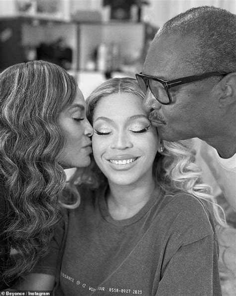 Singer Beyonce Shares Rare Photo With Her Parents Tina And Mathew