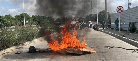 Vecinos De La Arboleda Bloquean V A El Platanal Exigiendo Mejor