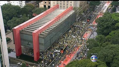 Avenida Paulista é Ponto De Concentração De Manifestantes Em São Paulo