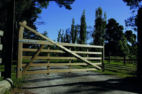 365m 12ft Estate Gate