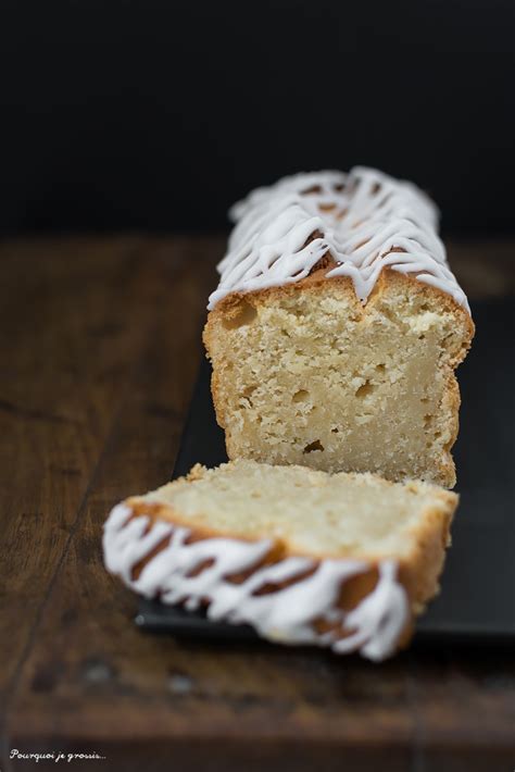 Un Cake Moelleux à La Noix De Coco Pour Le Dessert