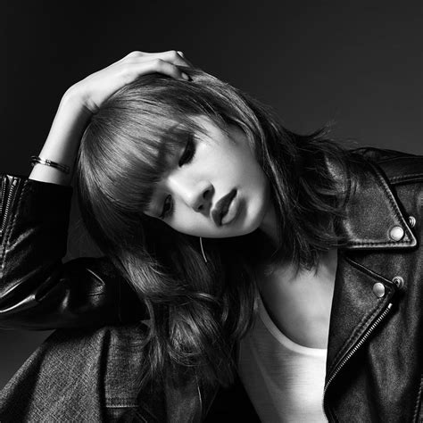 Blackpink S Lisa Is A Timeless Beauty In Her Latest Instagram Update Koreaboo