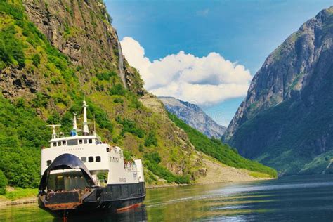 Aurlandsfjord En Naeroyfjord Unesco Beschermde Fjordcruise Op In Een