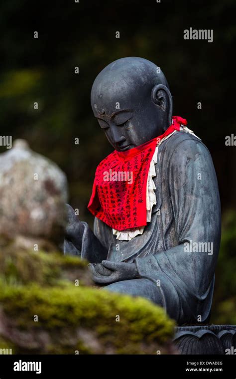 Koyasan Okunoin Cemetery Jizo Hi Res Stock Photography And Images Alamy