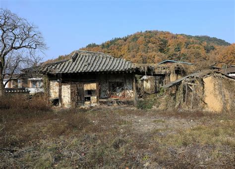 농촌 빈집 철거 후 꽃밭주차장 등 조성